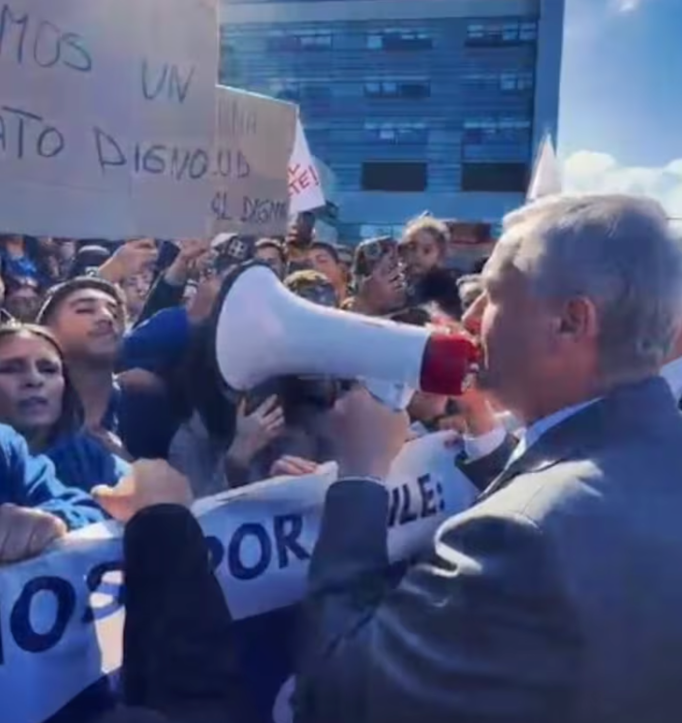 Tenso intercambio en el Hospital Regional de Temuco