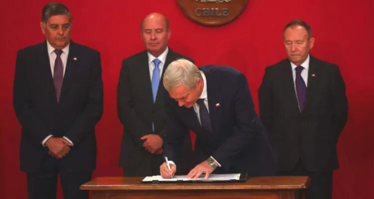 Firma del Proyecto en La Moneda