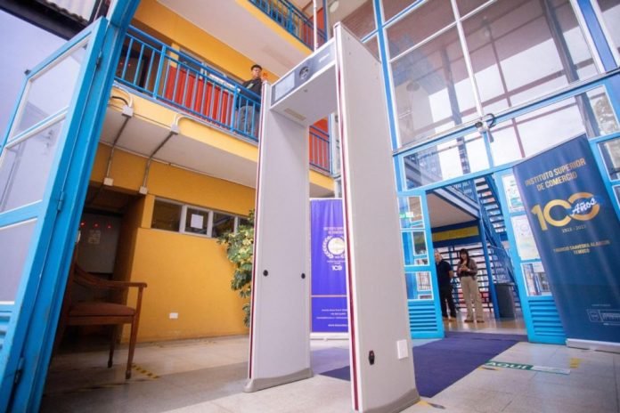 Tecnología y control en el entorno educativo