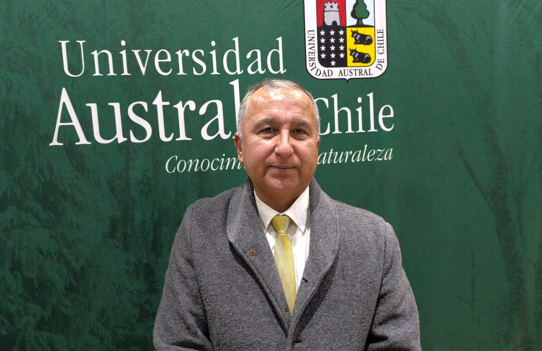 Críticas a la gestión del rector Egon Montecinos