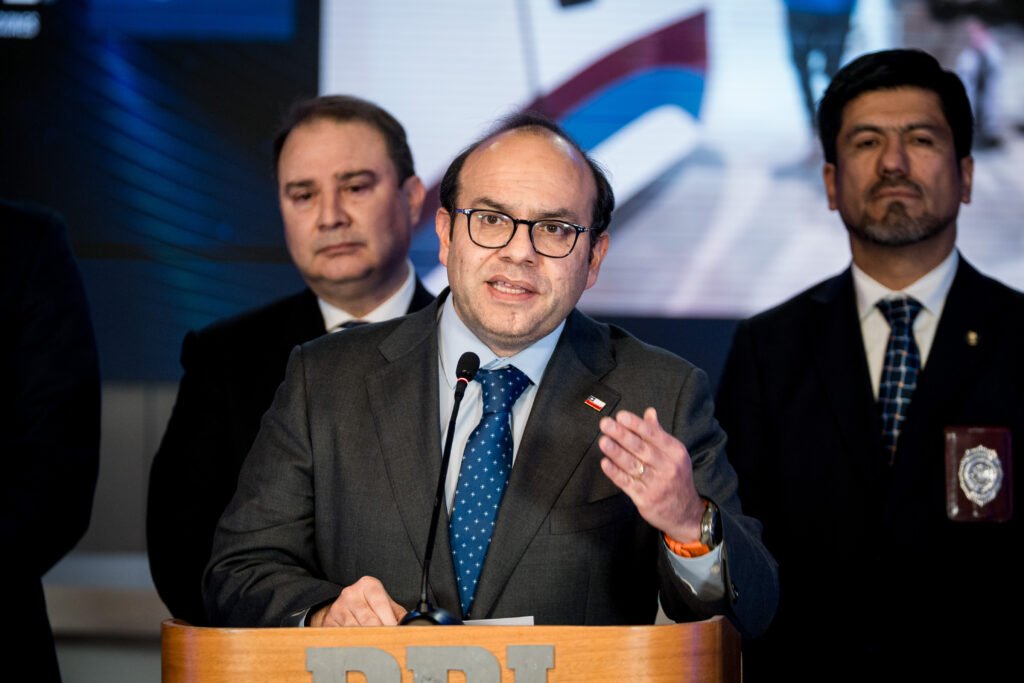 expulsión de extranjeros maximo pavez