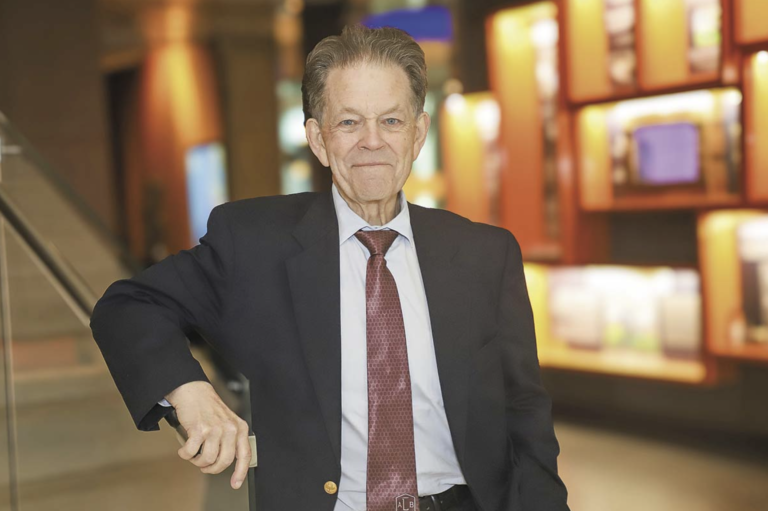 Arthur Laffer, economista creador de la Curva de Laffer: “Chile podría recortar tasas impositivas por todas partes y aumentar enormemente sus ingresos”