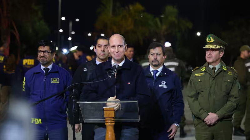Ministro Martín Arrau encabeza megaoperativo de Carabineros y PDI con más de 1.300 detenidos