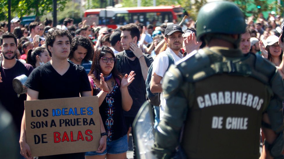 Gobierno de Kast pone discusión inmediata al proyecto de ley sobre insultos a policías en Chile