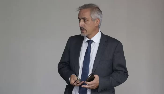 Luis Eduardo Thayer, exdirector de Migraciones, renuncia al Frente Amplio