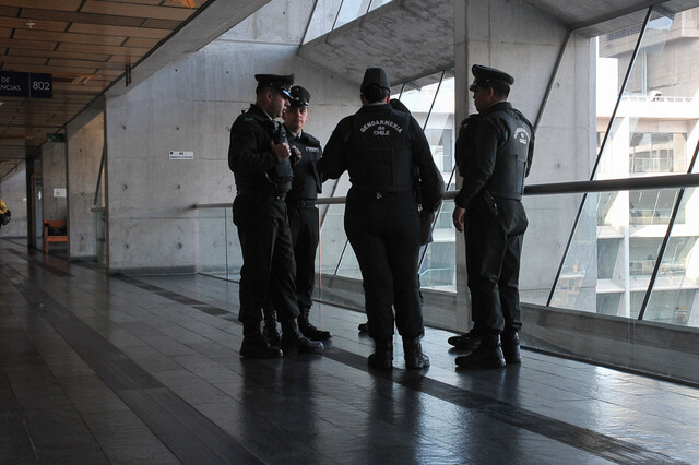 PDI detiene a funcionario judicial acusado de filtrar información a organización criminal en Santiago