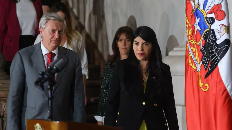Ministra Ximena Lincolao presenta cambios a la ley de Inteligencia Artificial de Boric