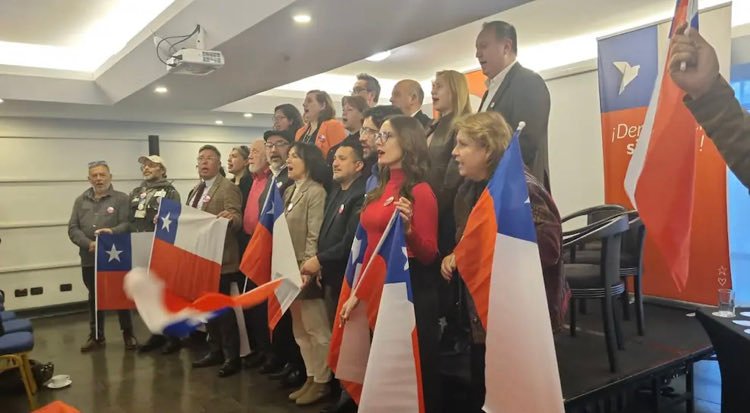 Dirigentes de oposición en el encuentro Democracia Siempre en el Hotel Fundador, en contraste con el Foro Madrid de Kast y Milei