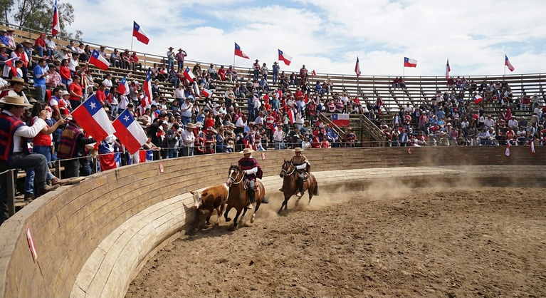 Ministro Undurraga defiende el rodeo: “Es una tradición arraigada en lo más profundo de Chile”
