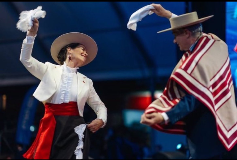 El Presidente Kast superó el desafío de su primer pie de cueca dieciochero