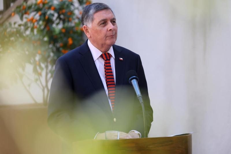 El biministro Alvarado marcó el aniversario del triunfo del Rechazo con una frase que reactiva el debate constituyente en Chile