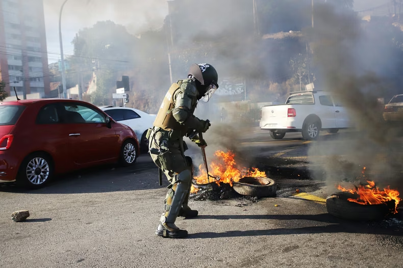 La Ley antibarricadas 2.0 endurece penas por bloqueo de vías y elimina requisito de violencia para configurar delito.