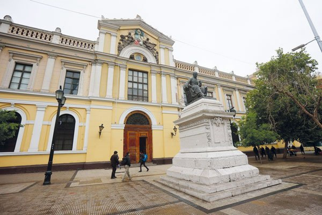Dipres audita estados financieros universidades estatales en Chile