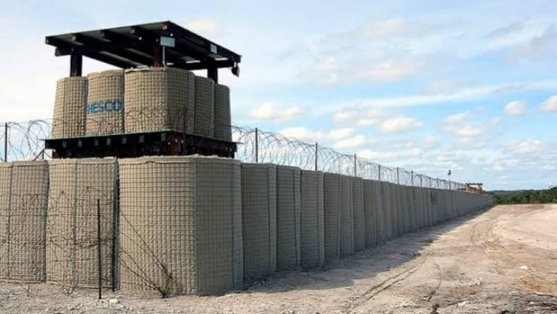 Kast confirma que el Plan Escudo Fronterizo instalará 52 km de barreras MIL en 2026. Revisa el avance de obras, costos y despliegue militar en la frontera norte de Chile.
