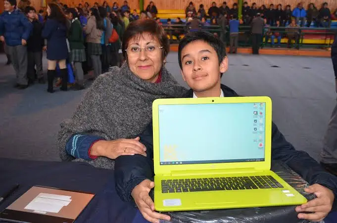 Sin impacto en notas, computadores obsoletos en bodega y $35 mil millones al año: los argumentos para eliminar Yo Elijo Mi PC
