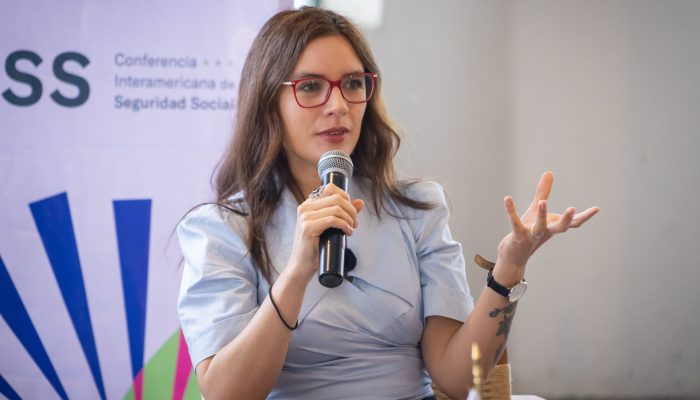 Camila Vallejo, exvocera de gobierno, nueva directora de Ruta Continental en el organismo en rojo que fichó a Camila Vallejo, la CISS