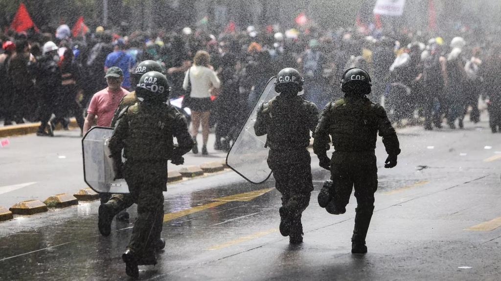 Kast va por la expulsión de 6 extranjeros detenidos el 18-O