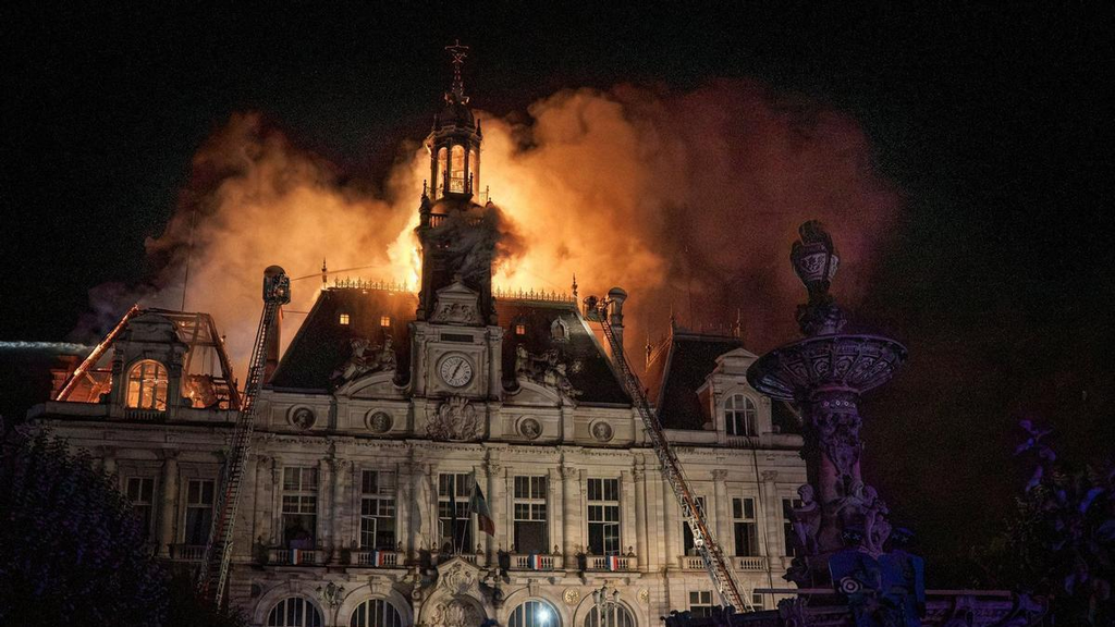Incendio en Limoges: ayuntamiento histórico de 1883 destruido por las llamas tras las protestas en Francia